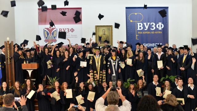 На тържествена церемония във ВУЗФ бяха раздадени дипломите на Випуск 2015 г. 