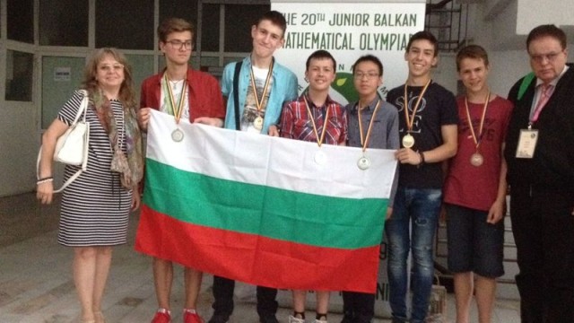 Български ученици, с научен ръководител проф. Сава Гроздев- зам. ректор на ВУЗФ, спечелиха отличия на балканската олимпиада по математика в Румъния