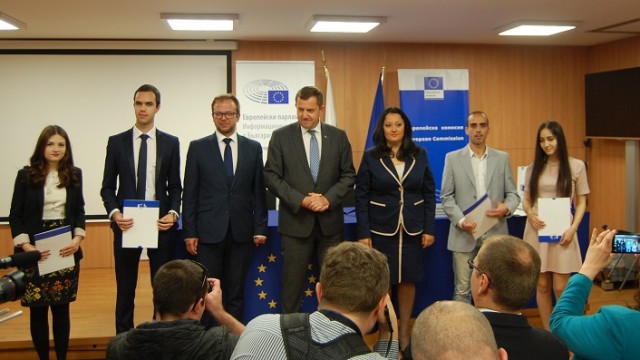 Студент на ВУЗФ с призово първо място на конкурса за есе: "България в Европейския съюз: десет години по-късно"